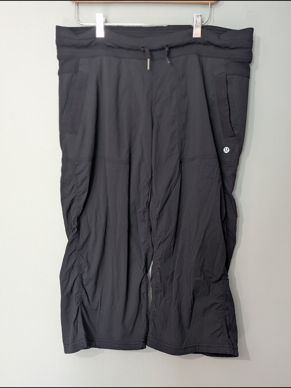 Lululemon Dance Studio Women's Black Cropped Pants Capri's